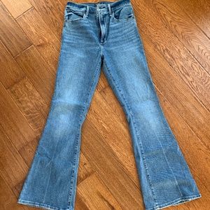 Medium Wash Flare Leg Jeans Size 6R (28")